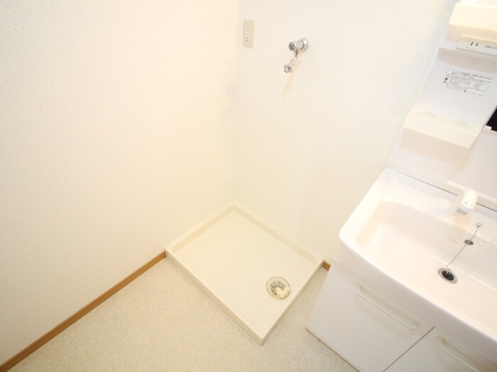 物件内観写真13　(洗濯機置場)