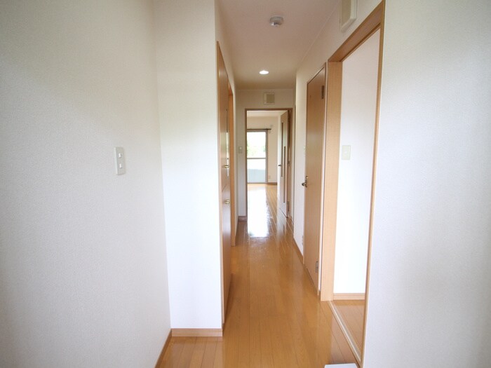 物件内観写真18　(廊下)