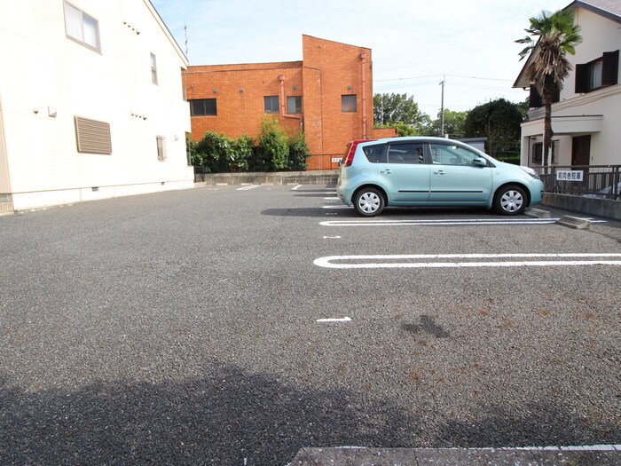 物件外観写真4　(駐車場)