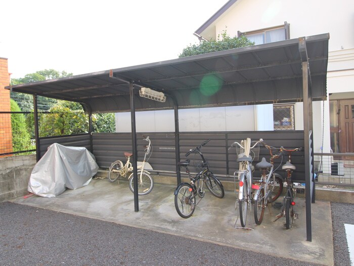 物件外観写真5　(駐輪場)