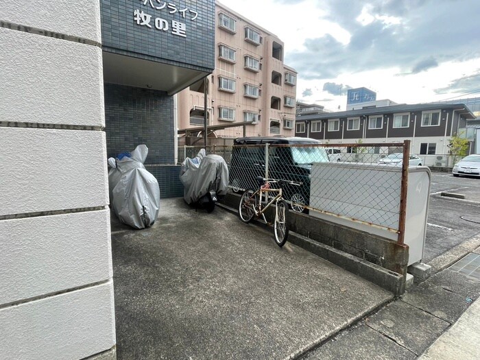 物件外観写真3　(駐輪場)