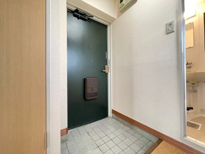 物件内観写真13　(玄関)