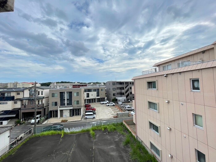 物件内観写真15　(室内からの展望)