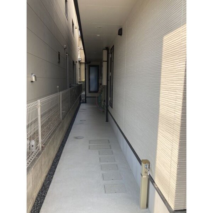 物件外観写真4　(エントランス部分)