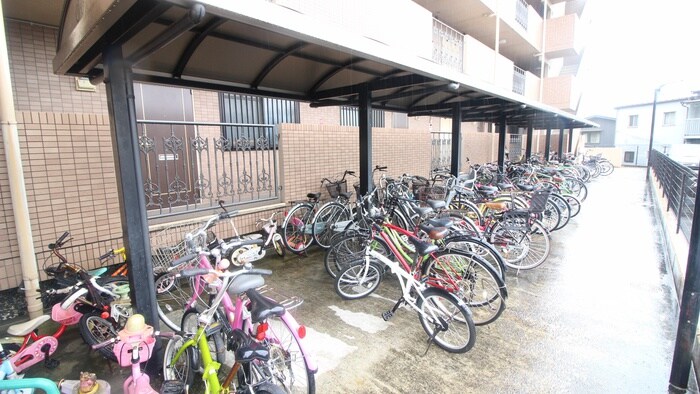 物件外観写真5　(駐輪場)
