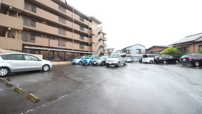物件外観写真6　(駐車場)