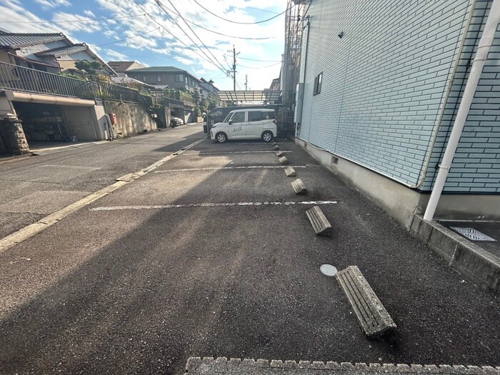 物件外観写真4　(駐車場)