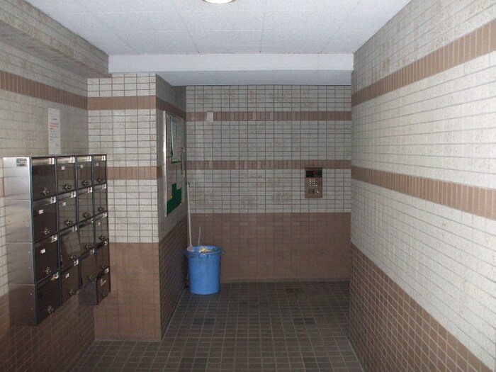 物件外観写真5　(エントランス部分)