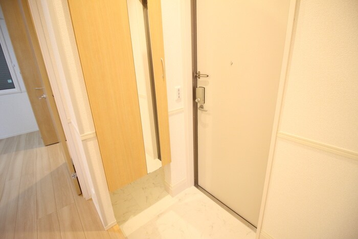 物件内観写真16　(玄関)