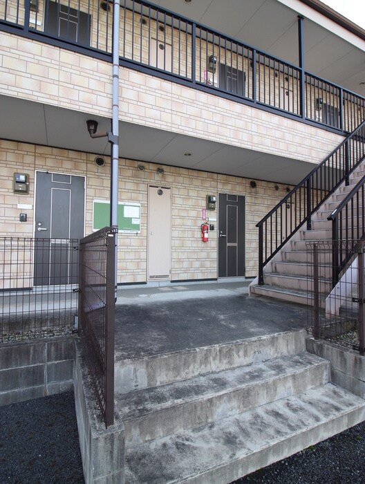 物件外観写真3　(エントランス部分)