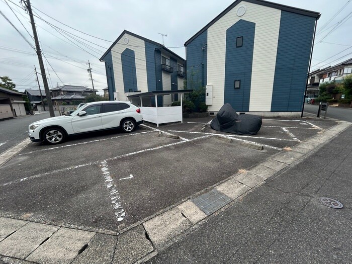 物件外観写真2　(駐車場)