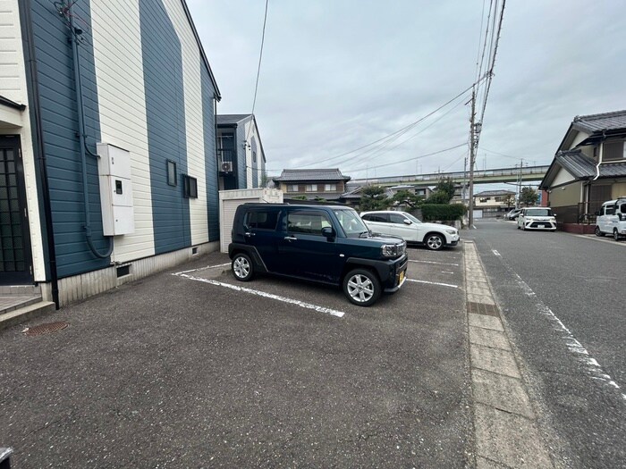 物件外観写真6　(駐車場)