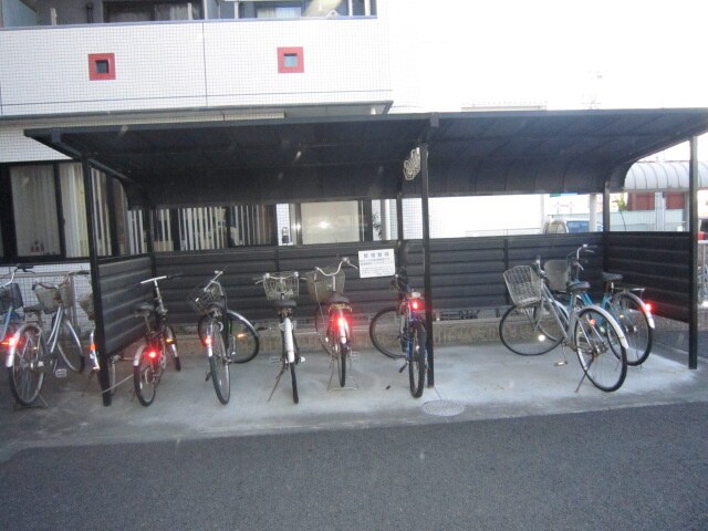 物件外観写真3　(駐輪場)