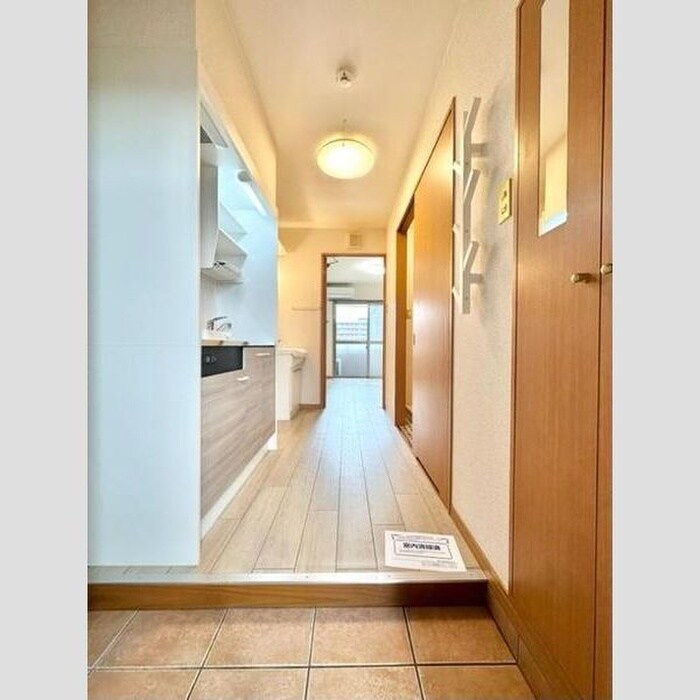 物件内観写真12　(玄関)