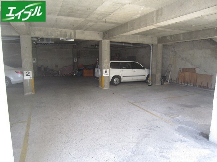 物件外観写真6　(駐車場)