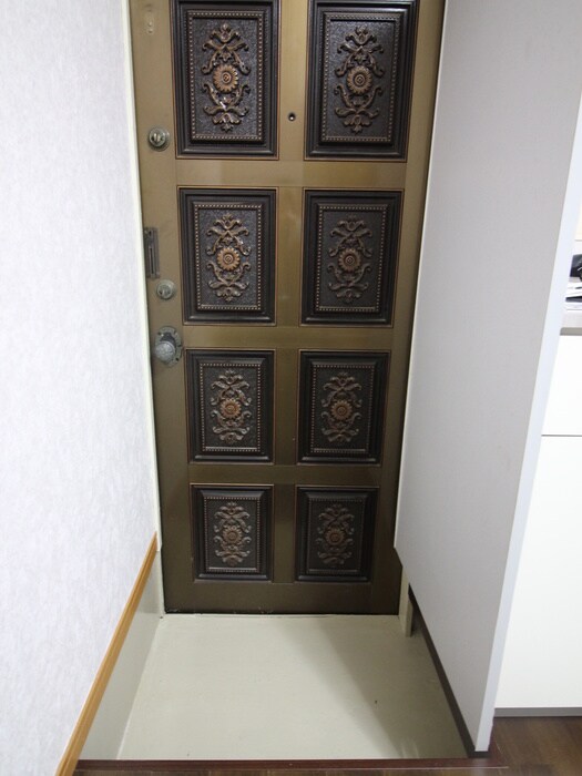 物件内観写真16　(玄関)