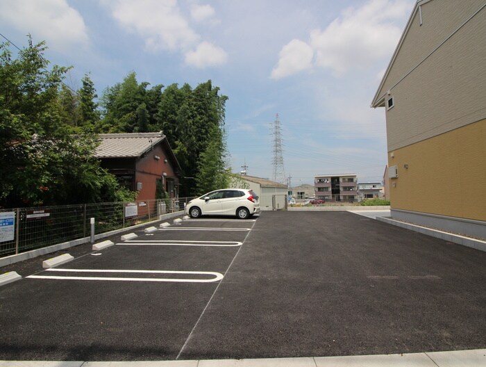 物件外観写真4　(駐車場)