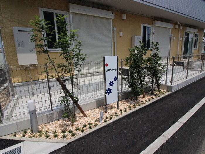 物件外観写真6　(エントランス部分)