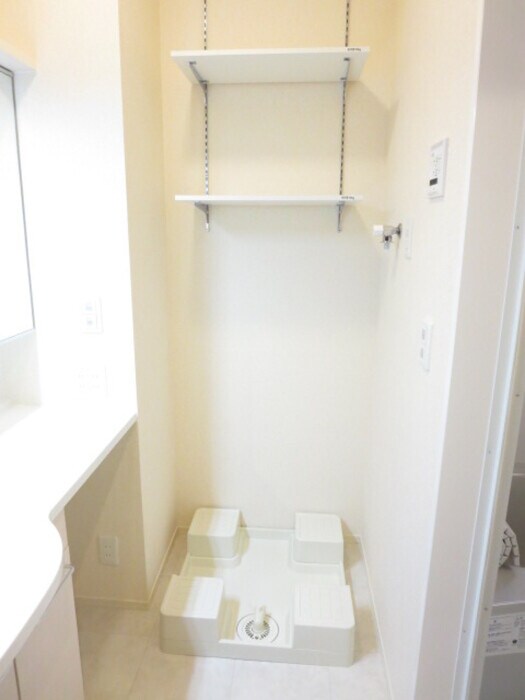 物件内観写真14　(洗濯機置場)