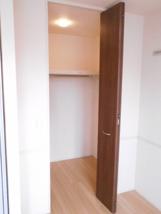 物件内観写真15　(収納)