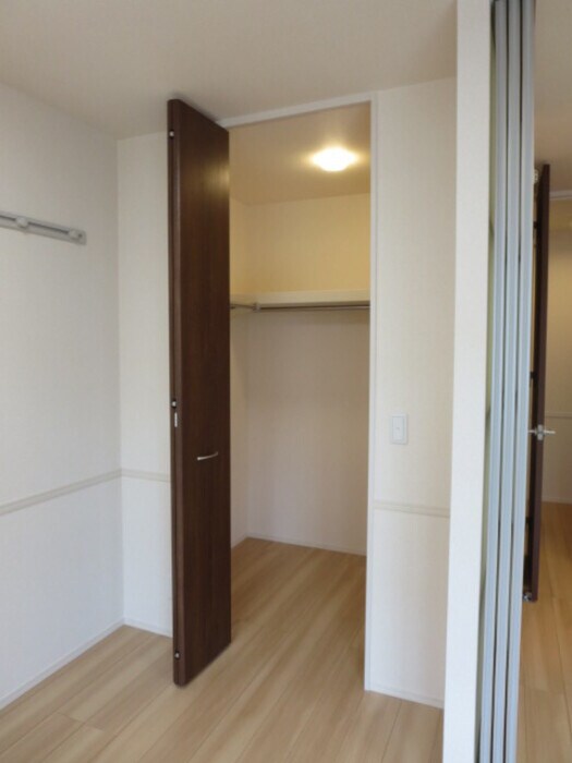 物件内観写真16　(収納)