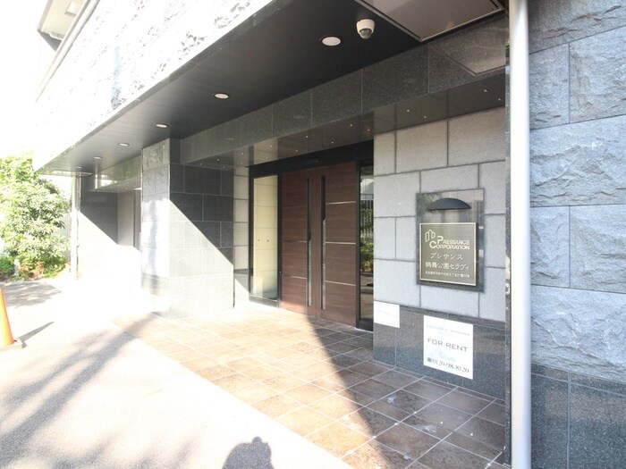 物件外観写真5　(エントランス部分)