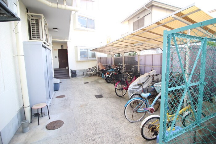 物件外観写真4　(駐輪場)