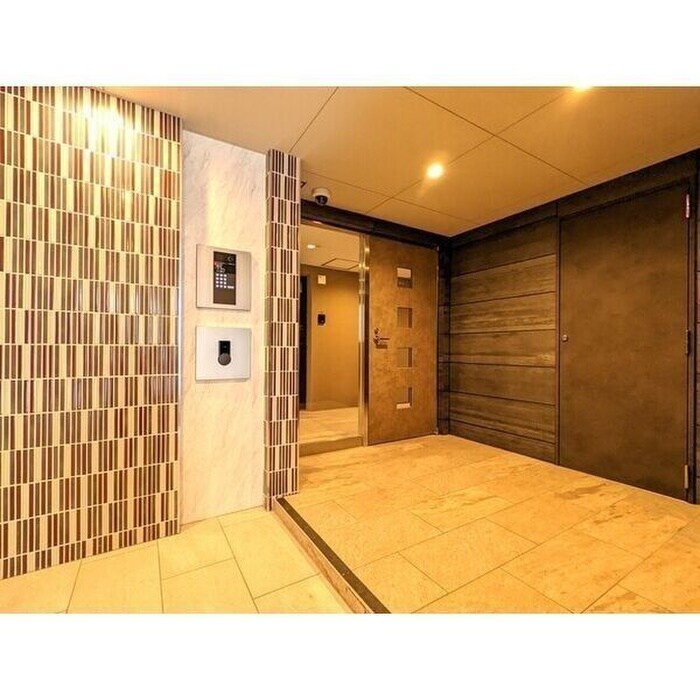 物件外観写真3　(エントランス部分)