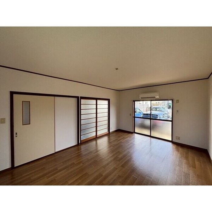 物件内観写真2　(居室)