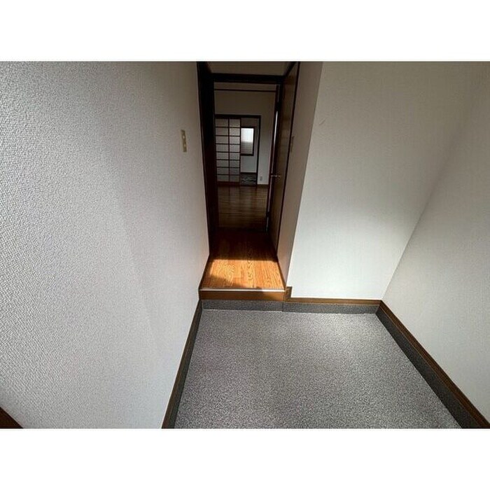 物件内観写真9　(玄関)