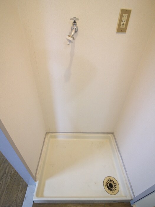 物件内観写真14　(洗濯機置場)