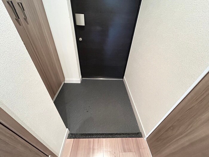 物件内観写真10　(玄関)
