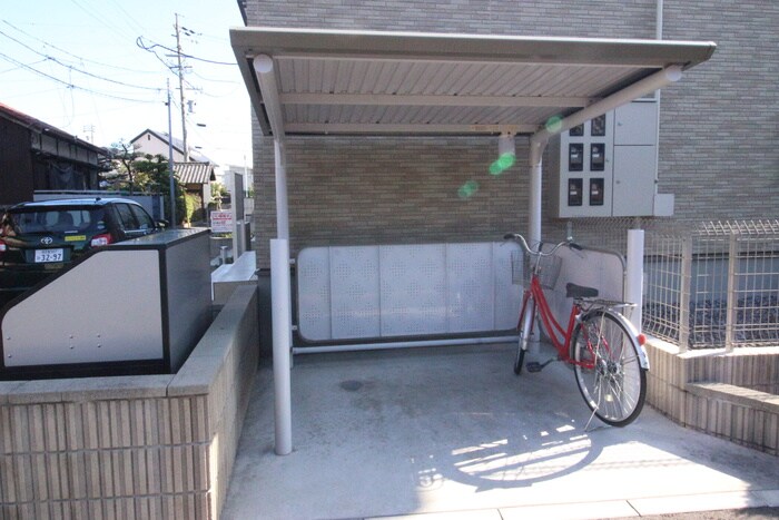 物件外観写真5　(駐輪場)