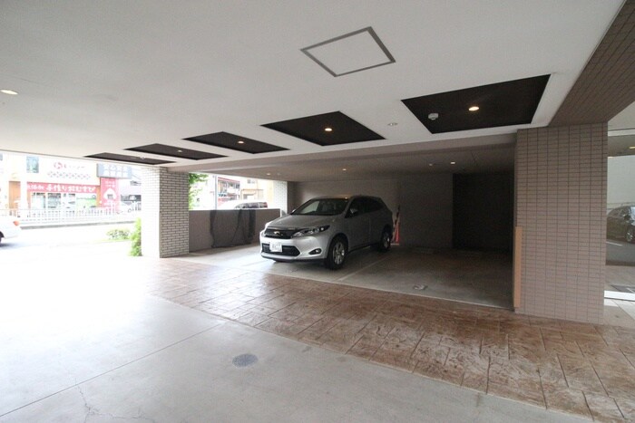 物件外観写真6　(駐車場)