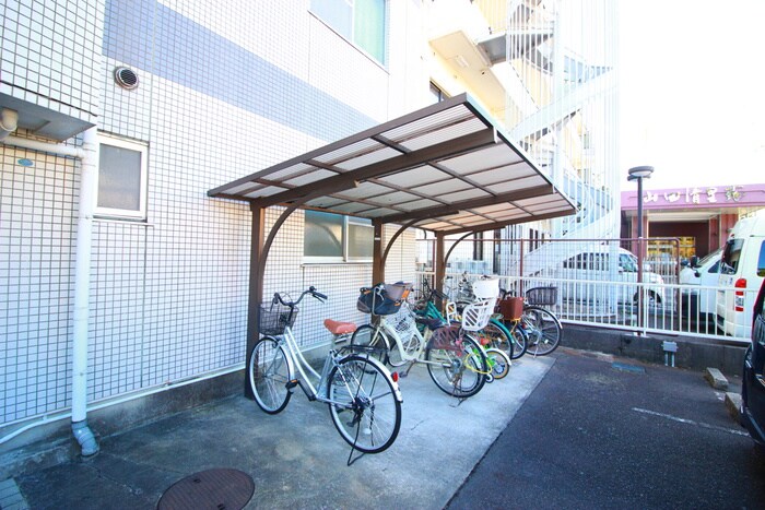 物件外観写真5　(駐輪場)