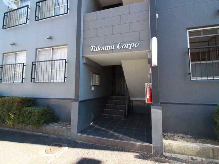 物件外観写真3　(エントランス部分)