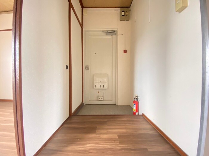 物件内観写真14　(玄関)
