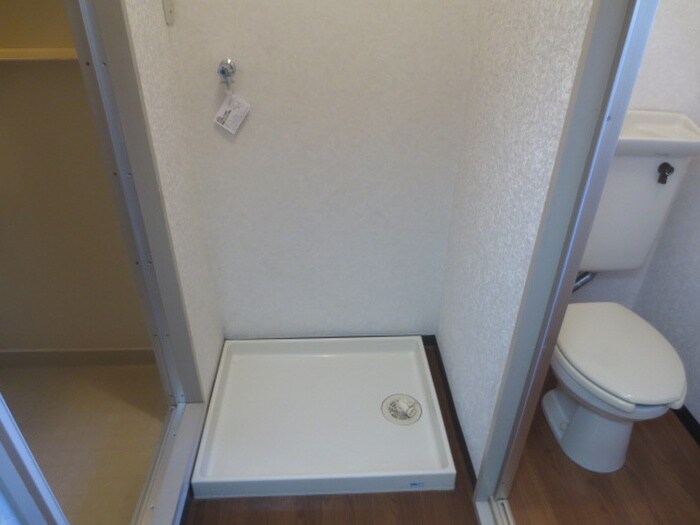 物件内観写真8　(洗濯機置場)