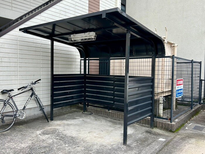 物件外観写真4　(駐輪場)