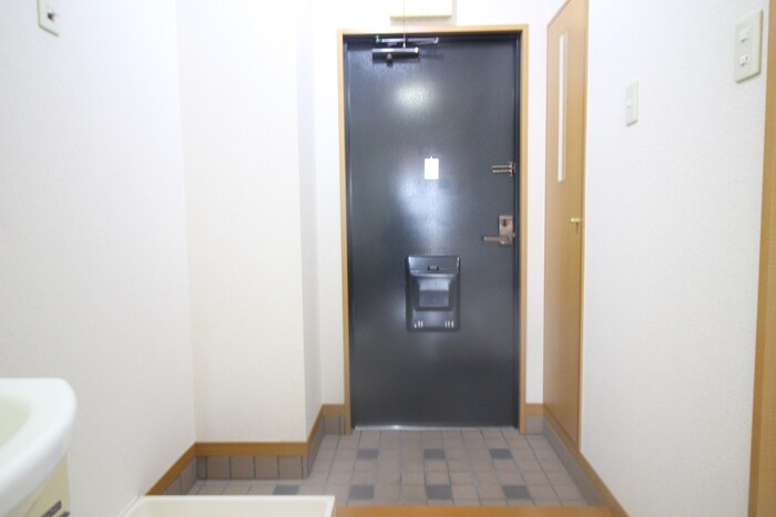 物件内観写真10　(玄関)