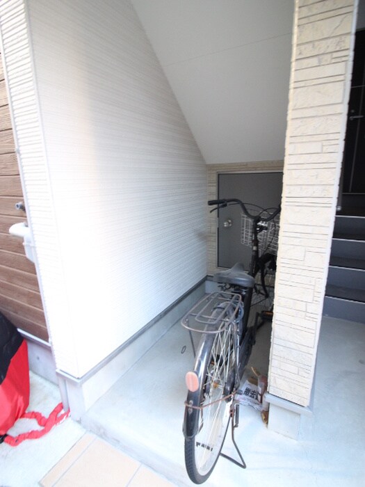 物件外観写真3　(駐輪場)
