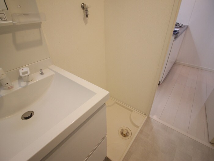 物件内観写真14　(洗濯機置場)