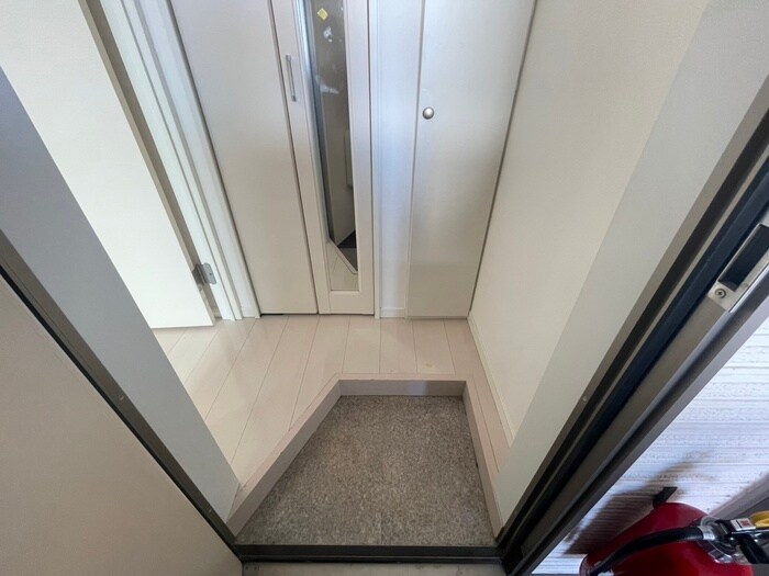 物件内観写真17　(玄関)