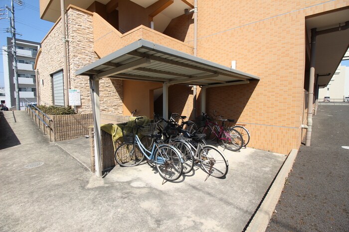 物件外観写真4　(駐輪場)