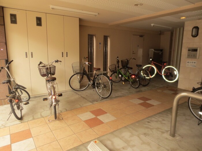 物件外観写真3　(駐輪場)