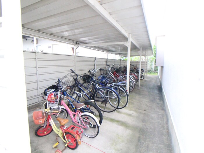 物件外観写真3　(駐輪場)