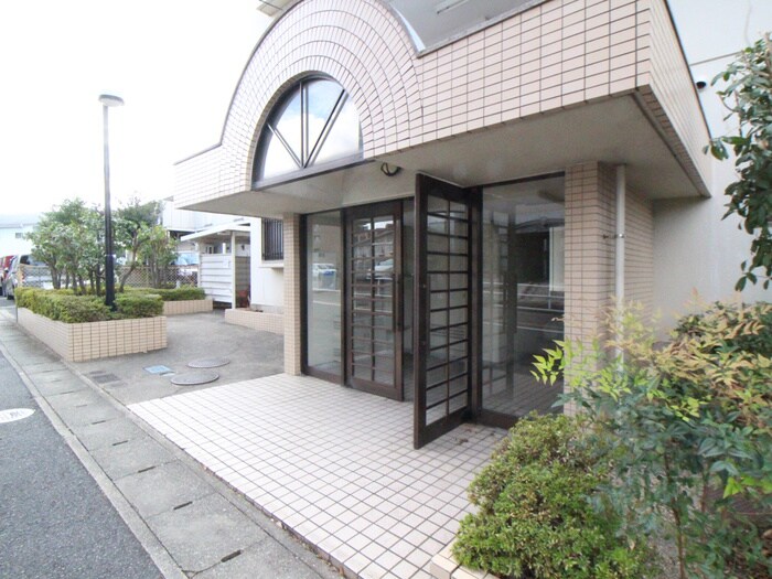 物件外観写真5　(エントランス部分)