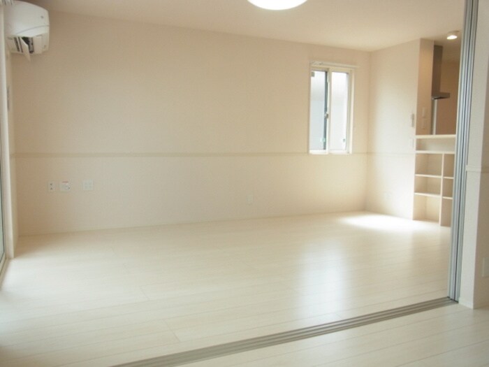 物件内観写真3　(居室)