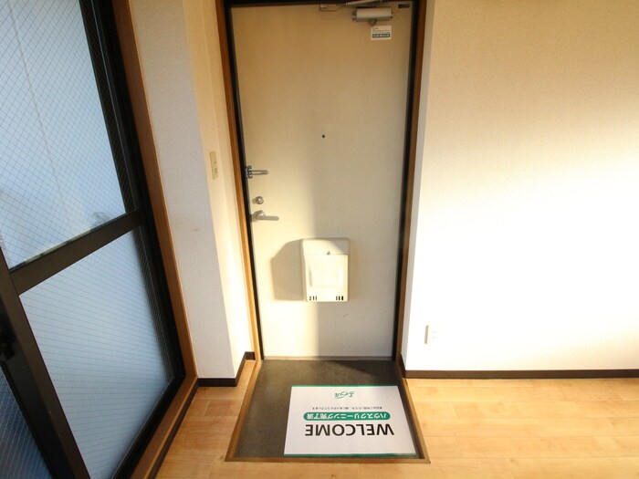 物件内観写真7　(玄関)