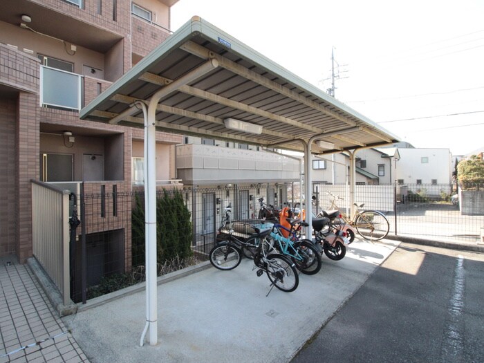 物件外観写真5　(駐輪場)